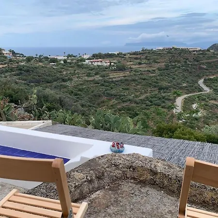 Filicudi Canale Casa Bra